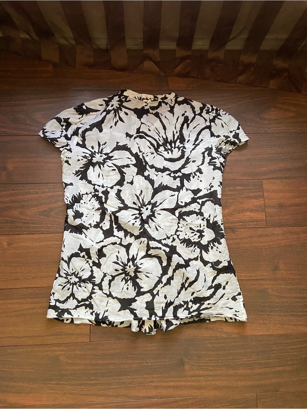 BANANA REPUBLIC Silk Cotton Light Weight Breathable Button Short Sleeves Top